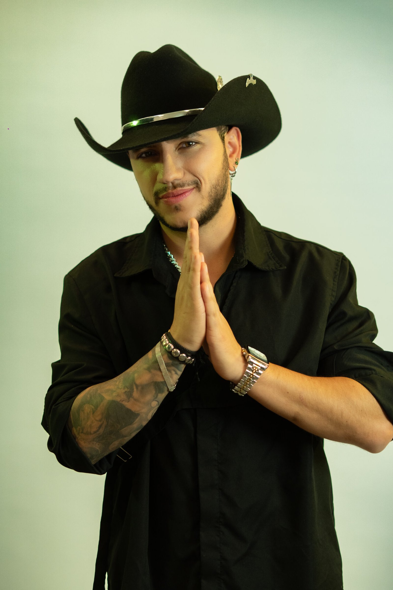 ALEX SALAZAR PRESENTA “DOCTORADO EN FIESTA” EL NUEVO HIMNO DE LA MUSICA POPULAR COLOMBIANA